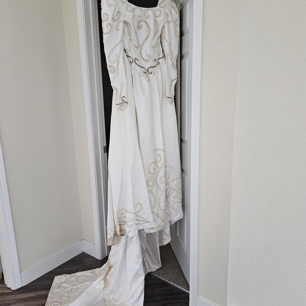 Elegant Vintage White and Gold Embroidered Gown